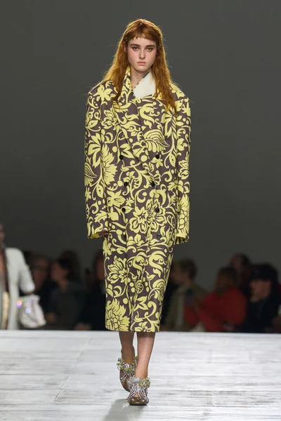 Look 11